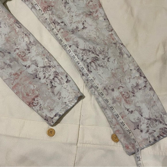 Reitmans cropped jeans. Woman’s. - Picture 3 of 5